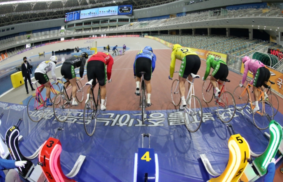 광명 스피돔에서 선수들이 경주 출발을 하고 있다. (사진=국민체육진흥공단)