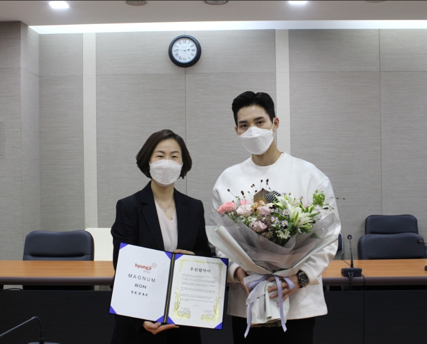 형지 I&C 대표 최혜원, 펜싱 선수 김준호. (사진=형지 I&C)