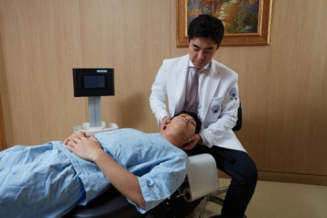 자생한방병원 척추관절연구소 “목 통증 환자에 ‘추나요법’, 진통제와 물리치료 보다 효과 탁월”