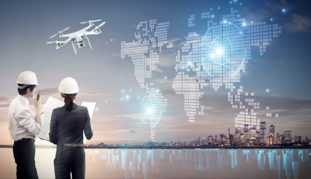 LX한국국토정보공사 김정렬 사장과 해외건설협회 박선호 회장이 ‘국태 공간정보 신기술 해외진출 지원을 위한 업무협약’을 진행하고 있다.(사진=LX한국국토정보공사)