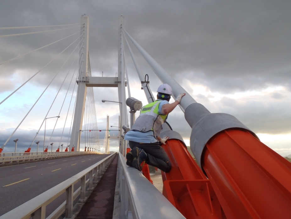 특스교 케이블가속도 계측센서 육안조사 전경.(사진=국토안전관리원)