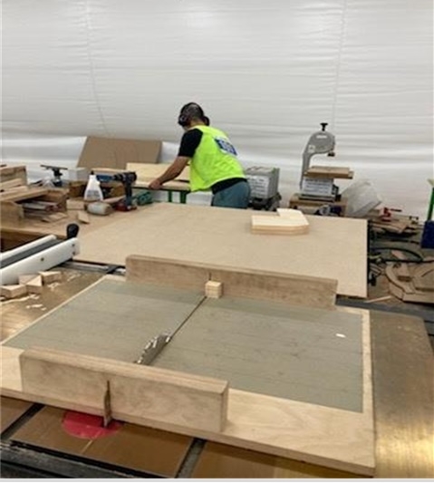 순천교도소 수형자 Y씨가 제56회 전국기능경기대회 실내장식 경기에 임하는 모습.(사진제공=순천교도소)