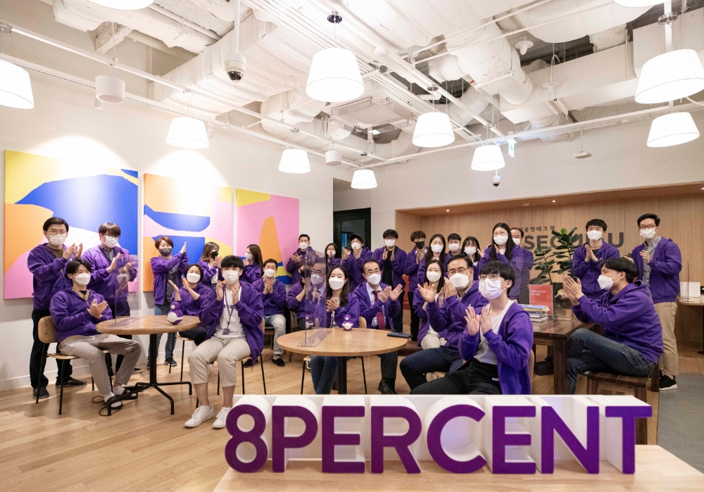 8퍼센트, 임직원 대상 스톡옵션 부여와 함께 인재 채용 확대