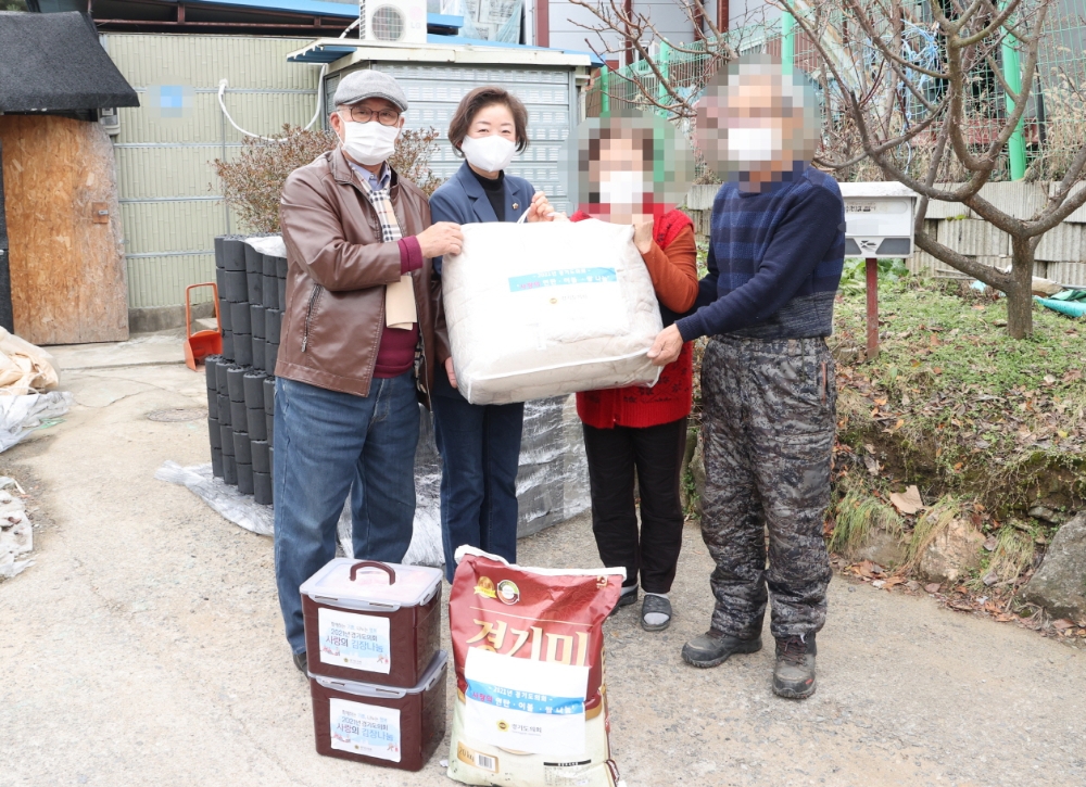 경기도의회 문경희 부의장이 ‘2021년 경기도의회 사랑의 연탄 나눔’ 행사에 참석했다.