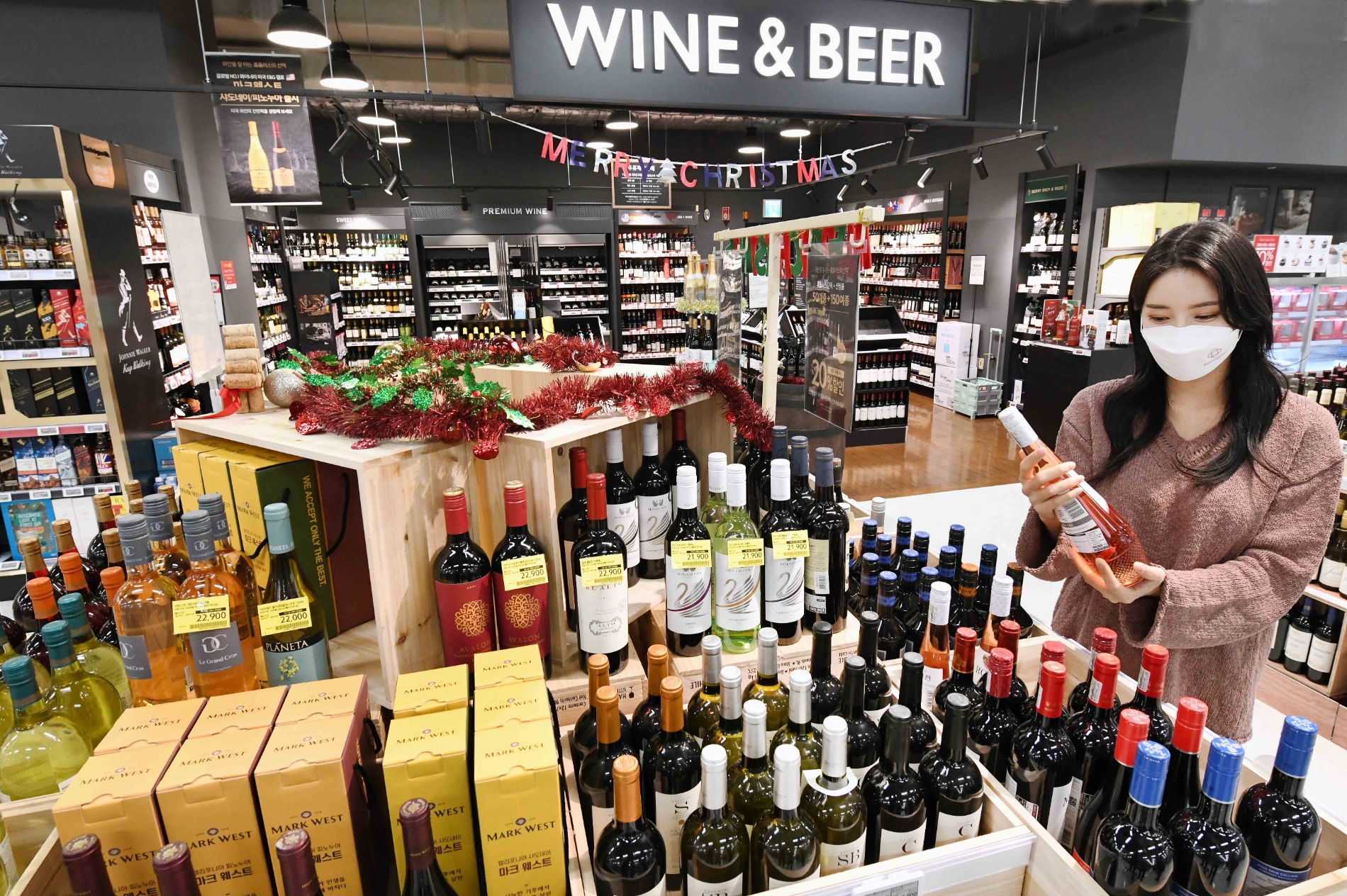 홈플러스 “와인 비쌀수록 더 잘 팔렸다”
