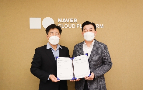 왼쪽부터 네이버클라우드 유우영 글로벌 IT센터 컴플라이언스 담당과 네이버클라우드 김태창 사업총괄 전무. 사진=네이버클라우드