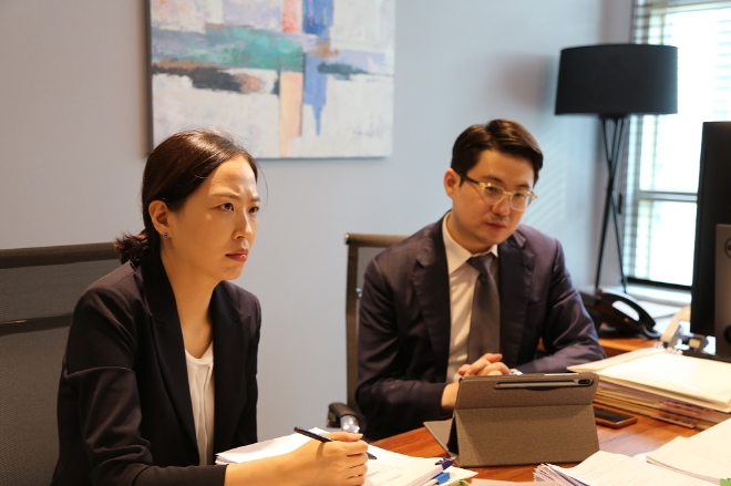 강제추행 혐의 소명 어렵지만 반론은 더욱 어렵다