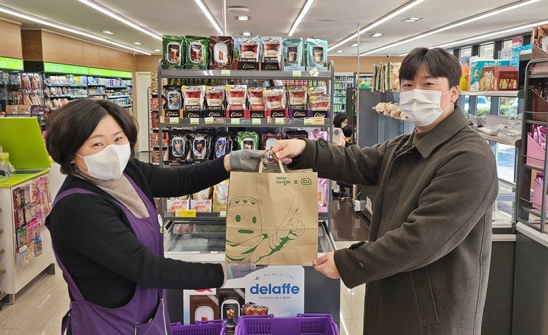 CU-네오플, 제주 지역 150여 개 점포에서 230만 장 종이봉투 무료 제공