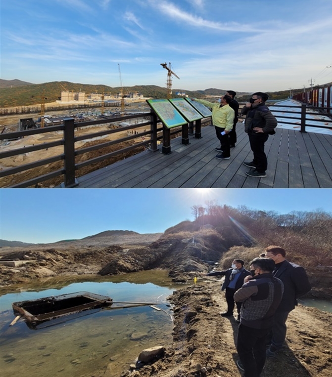 이호중 낙동강유역환경청장이 공공주택지구 공사현장 및 대체산란장 조성 예정지 등을 둘러보고 있다. /이호중 청장이 사송지구 1공구 고리도룡뇽 대체산란장 시공현장을 확인하고 있다.(사진제공=낙동강유역환경청)