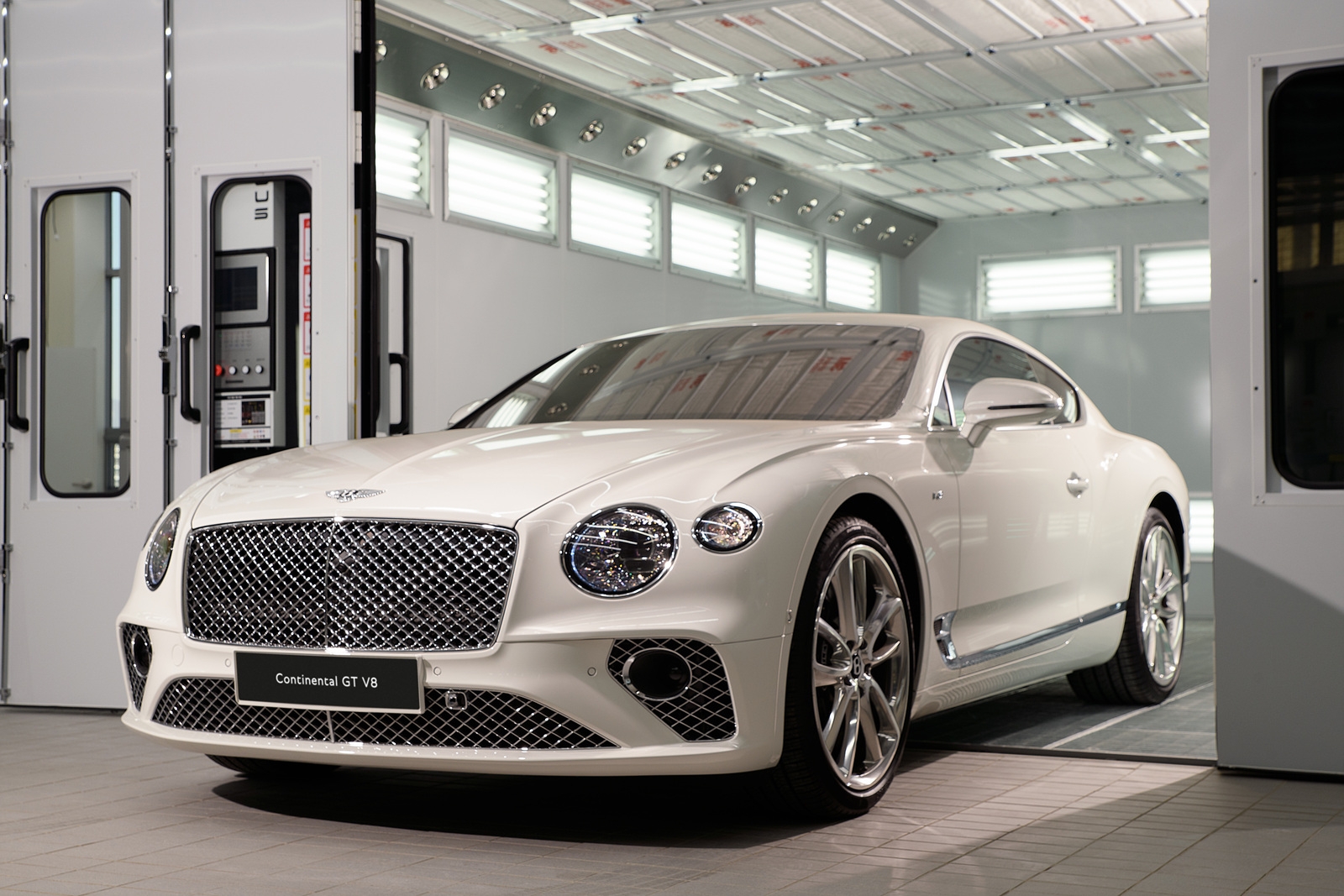 벤틀리 서울, 장안평 서비스센터 확장 오픈