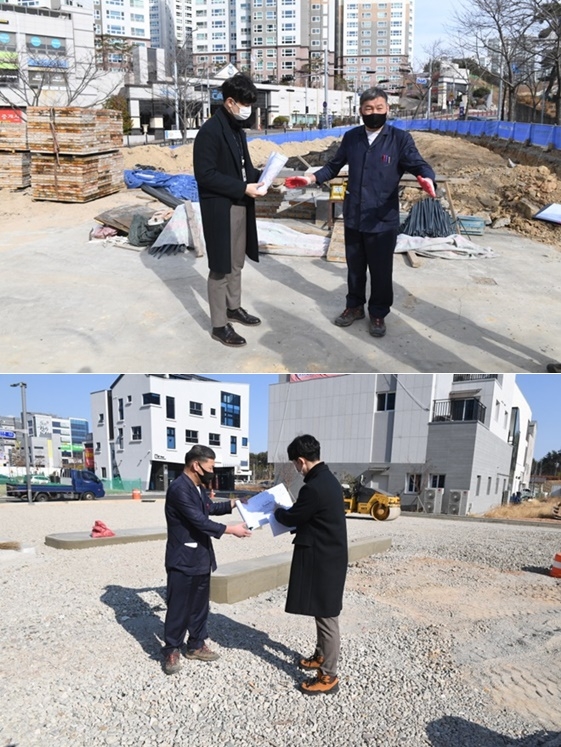 오규석 기장군수가 8일 오전 교리 노외 공영주차장에 이어 오후 일광신도시 노외 공영주차장을 방문해 추진상황을 점검하고 있다.(사진제공=부산 기장군)