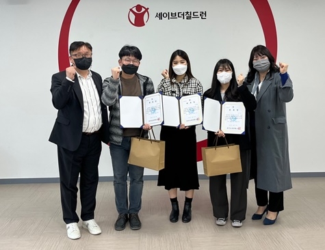 김혜란, 김태민, 김이슬 팀장 3명을 보호관찰 특별위원으로 위촉하고 기념촬영.(사진제공=대전보호관찰소)