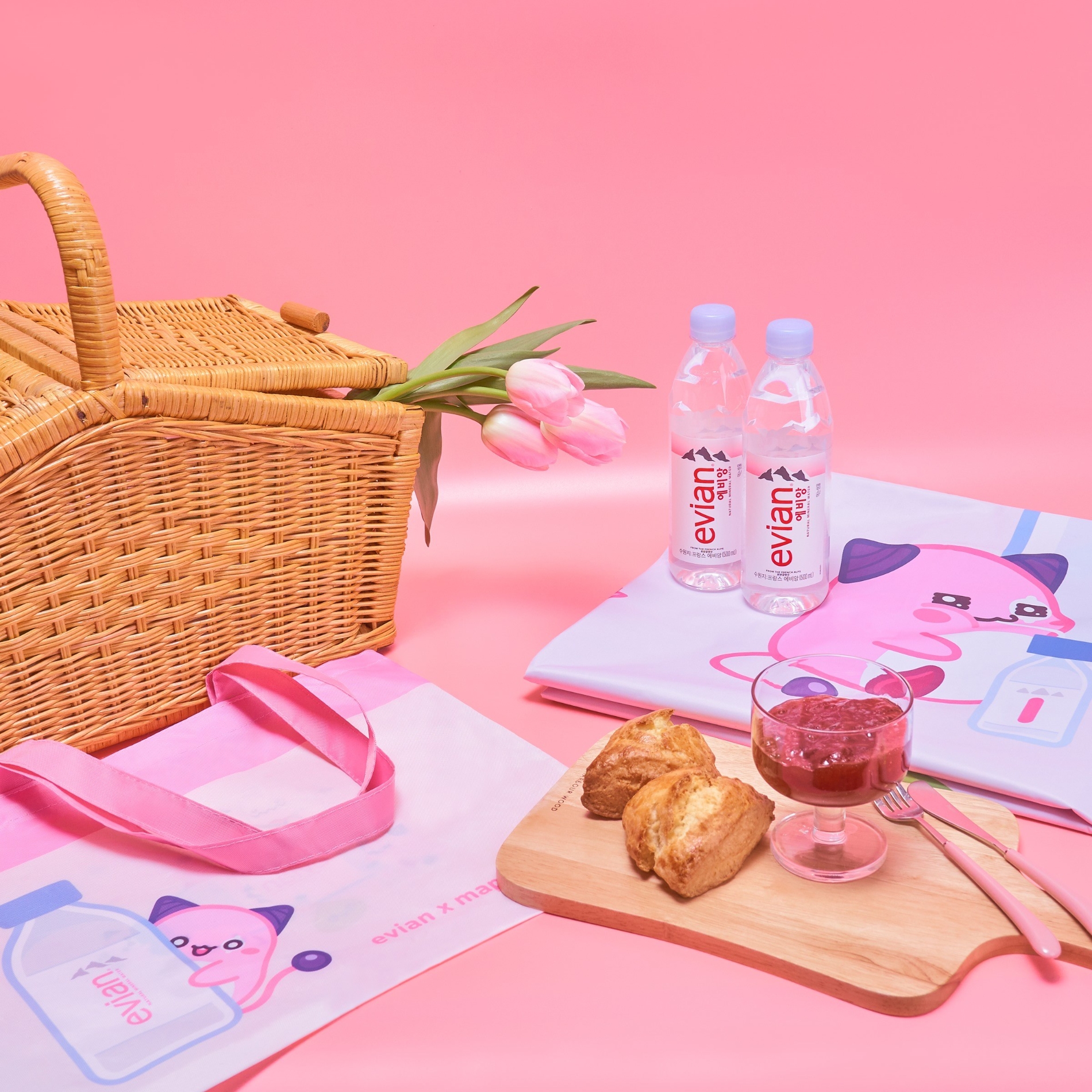 롯데칠성음료, 핑크빛 피크닉엔(&) 에비앙 이벤트 진행