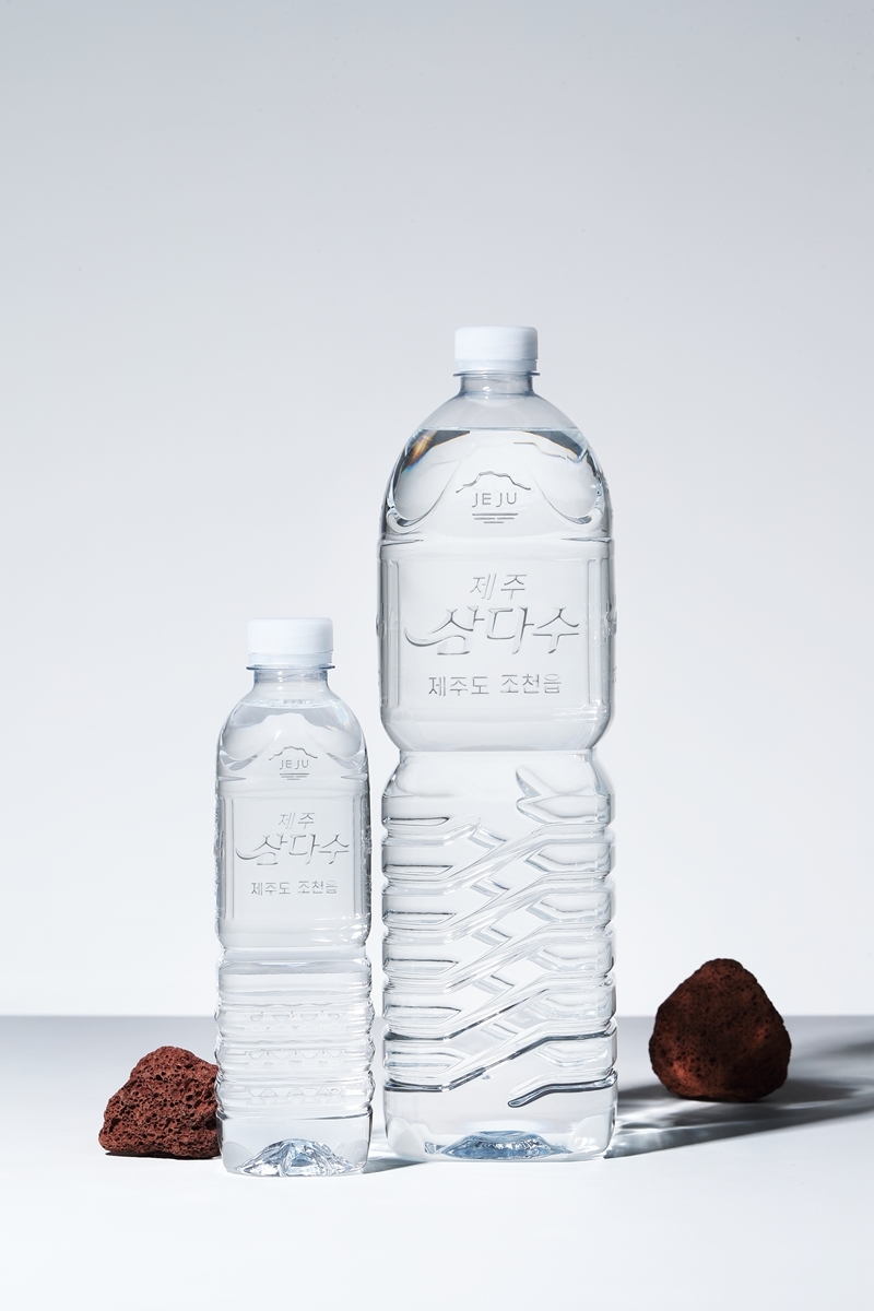 제주삼다수, 국내 소비자들은 친환경 제품(무라벨 생수)에 더 많은 호응 보낸다