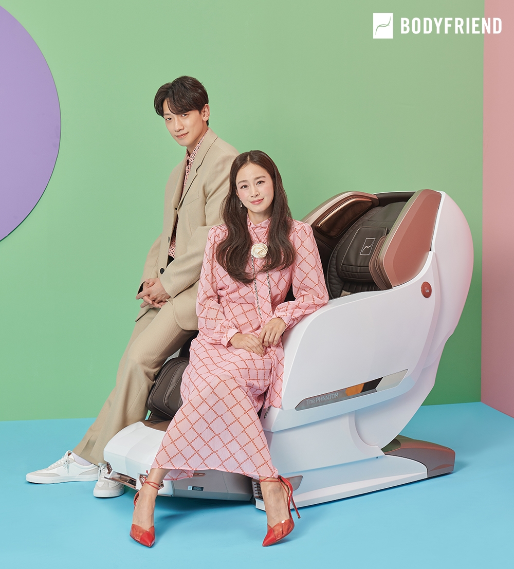 바디프랜드, 안마의자 모델 비·김태희 봄 화보 미공개 컷 공개