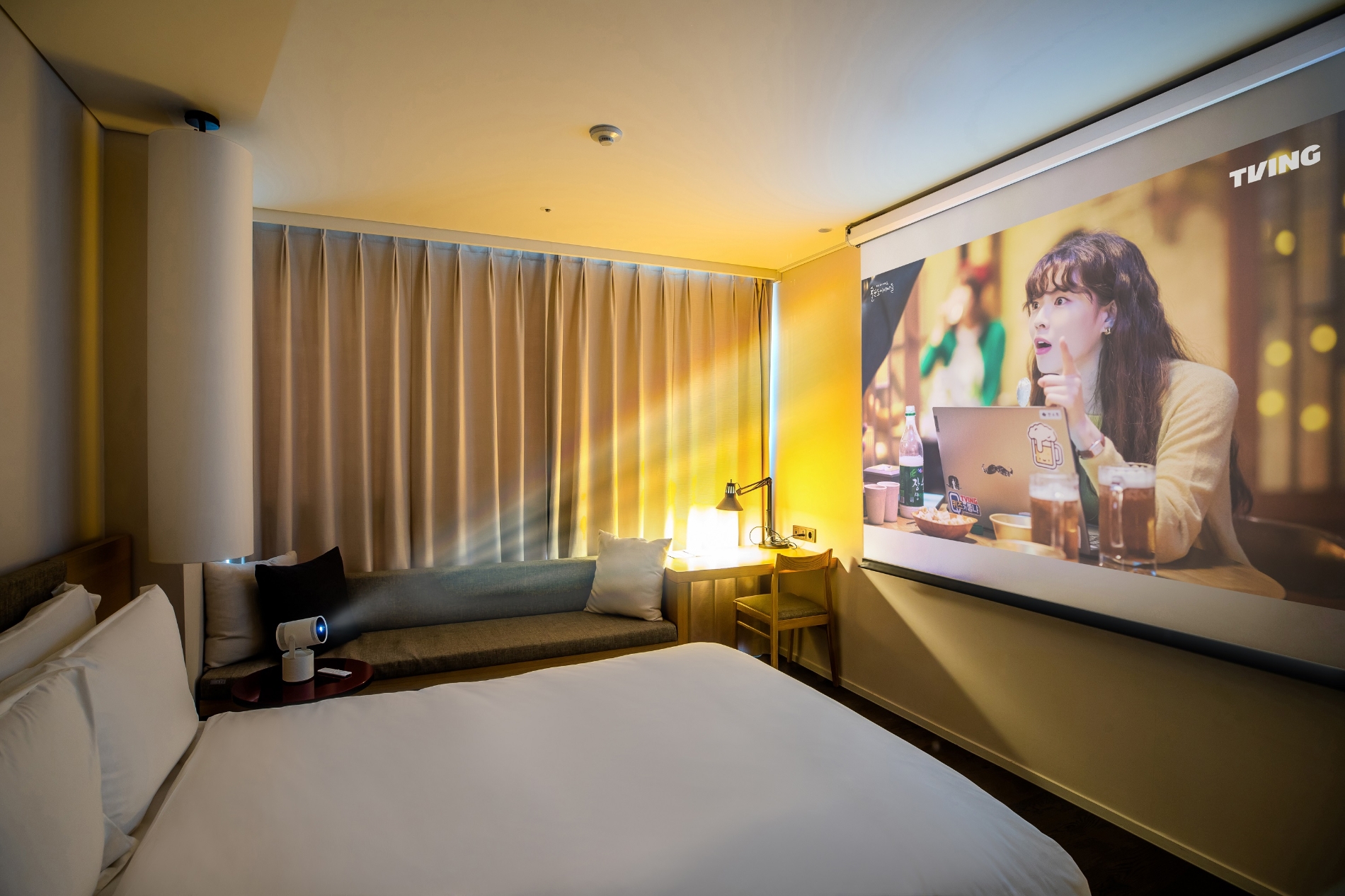 신라스테이, 삼성전자와 컬래버 객실 안 나만의 영화관 프라이빗 호캉스 패키지 출시