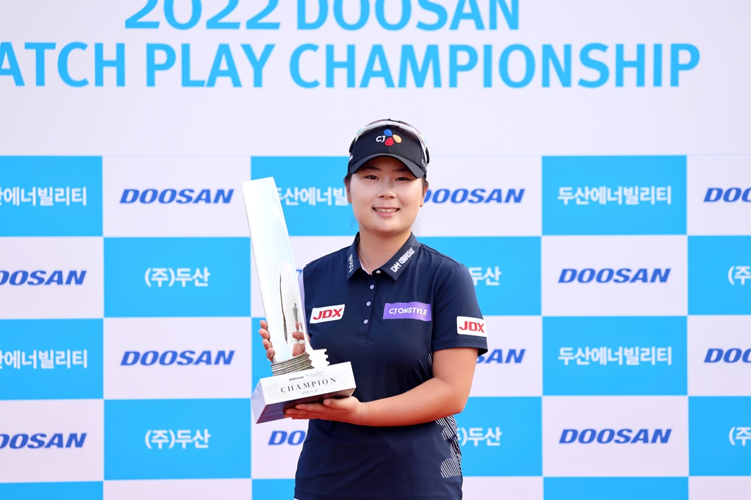 CJ온스타일, 홍정민 프로 우승 기념해 친필 사인 모자 증정 프로모션 진행