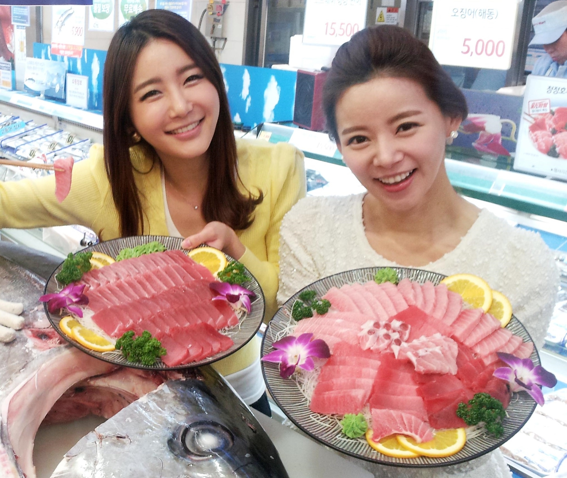 롯데마트, 물가안정 참치모둠회 출시