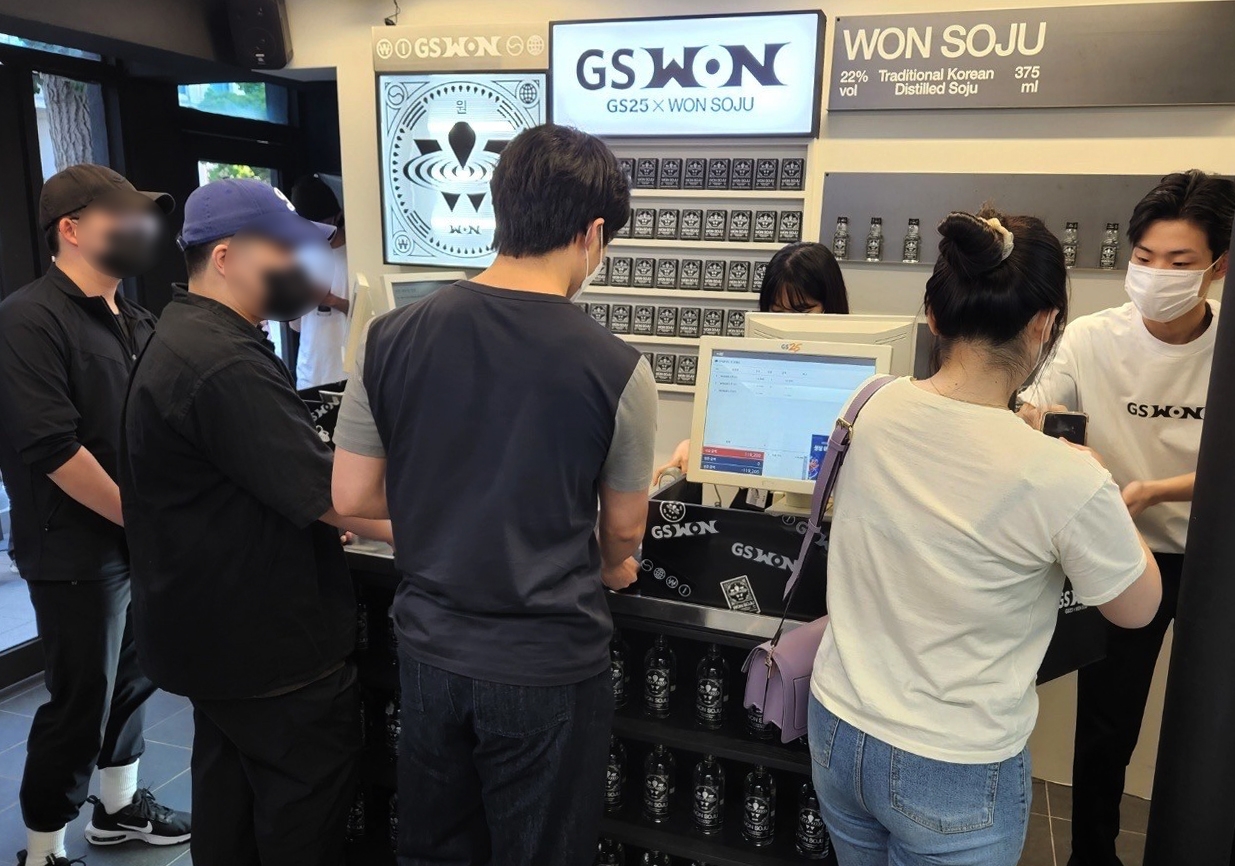 GS25 원소주 팝업스토어 ‘지에스 원’ 첫날 고객 1000명 돌파