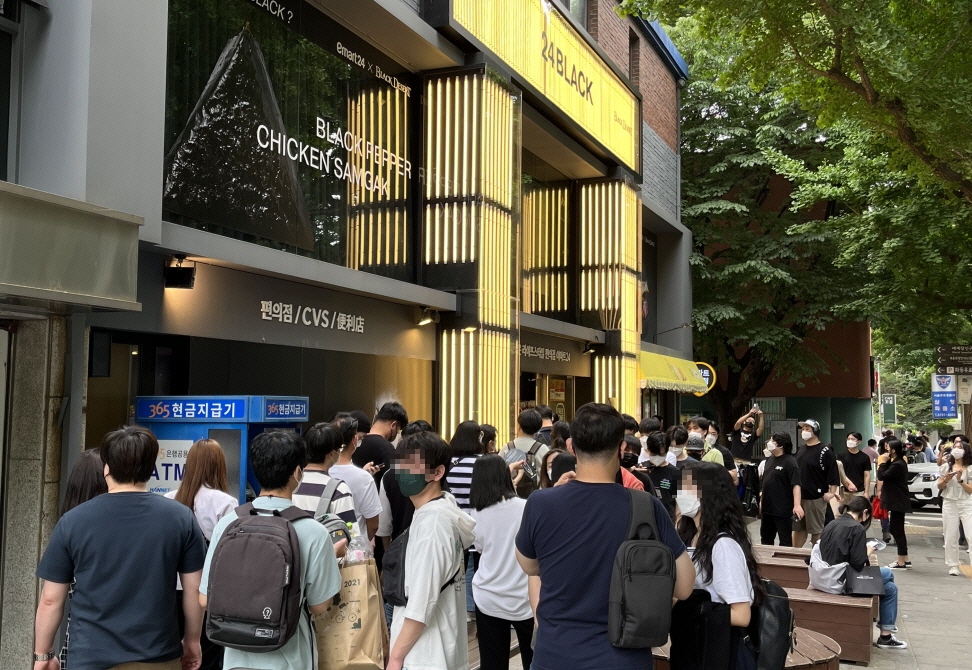 이마트24 팝업스토어 ‘24BLACK’ 2주간 1만4천여명 방문