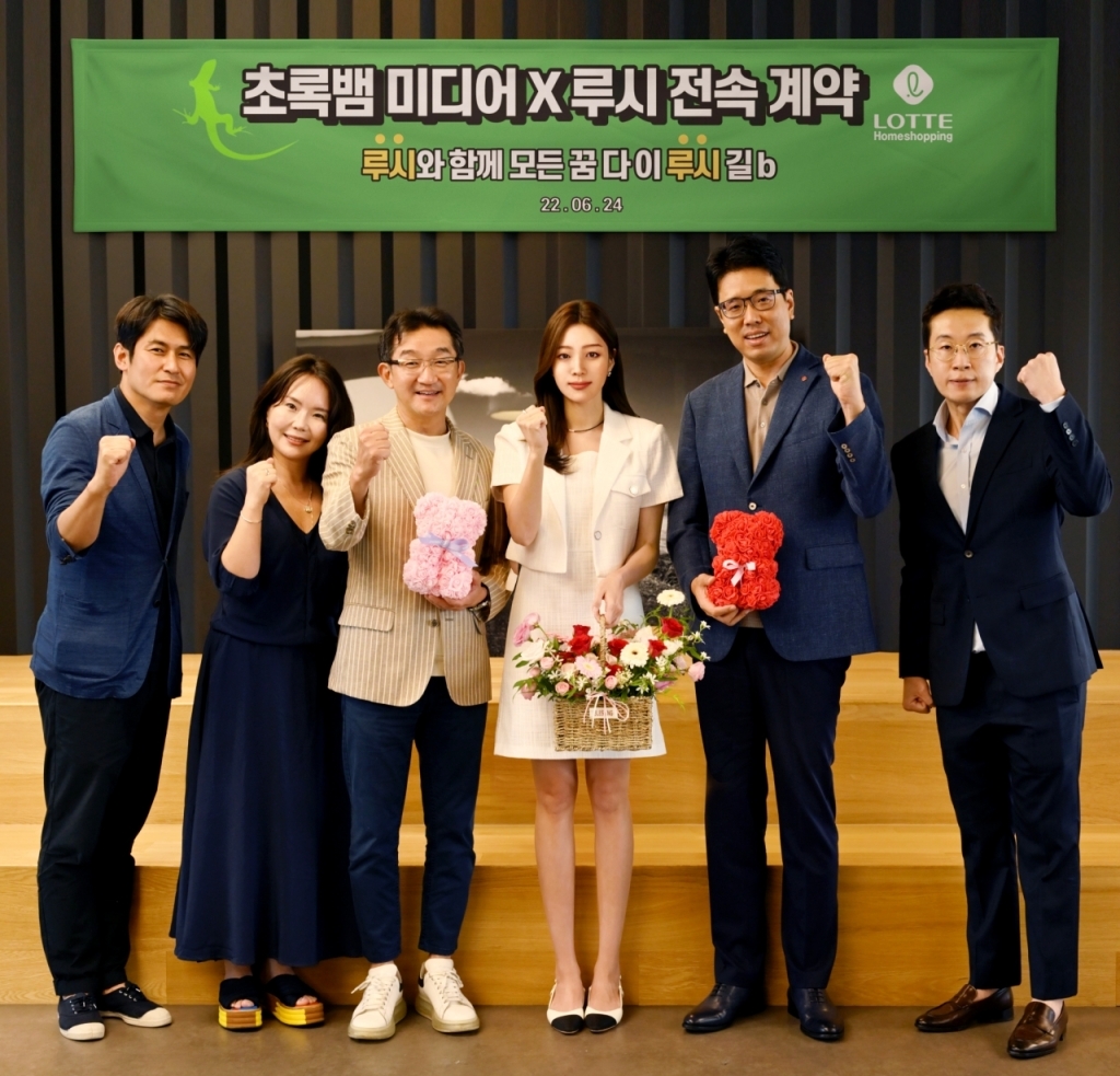 롯데홈쇼핑, 가상인간 ‘루시’ 초록뱀미디어와 아티스트 전속 계약