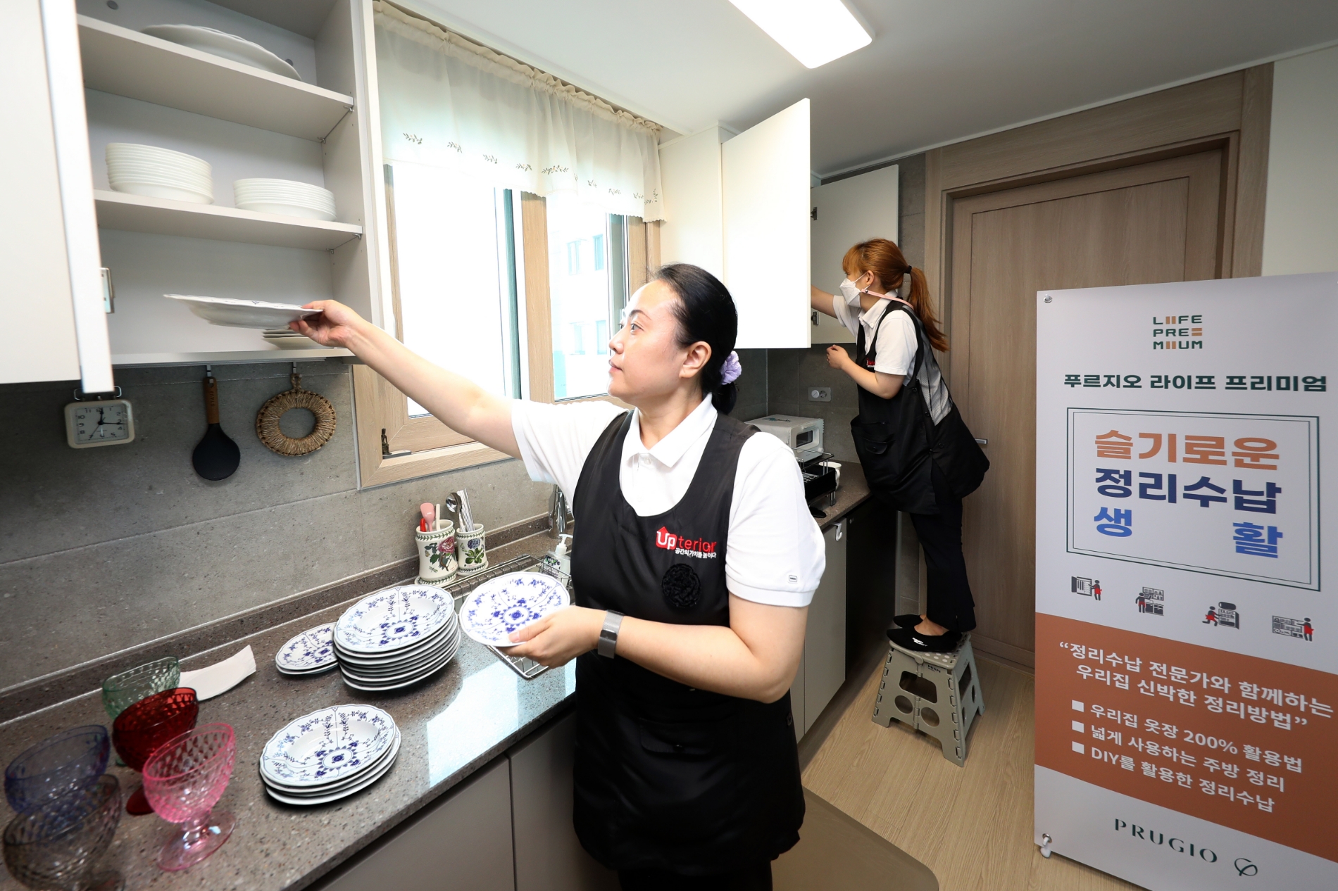 지난 19일 철산센트럴푸르지오 입주민을 대상으로 슬기로운 정리수납생활 프로그램을 시행하고 있다.(사진=대우건설)