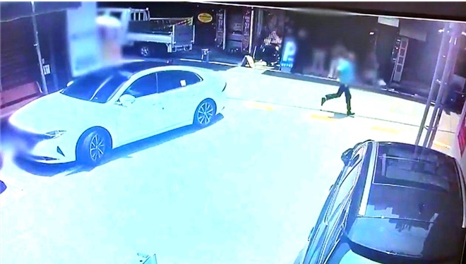 범행 후 도주하는 피의자.(제공=부산경찰청)