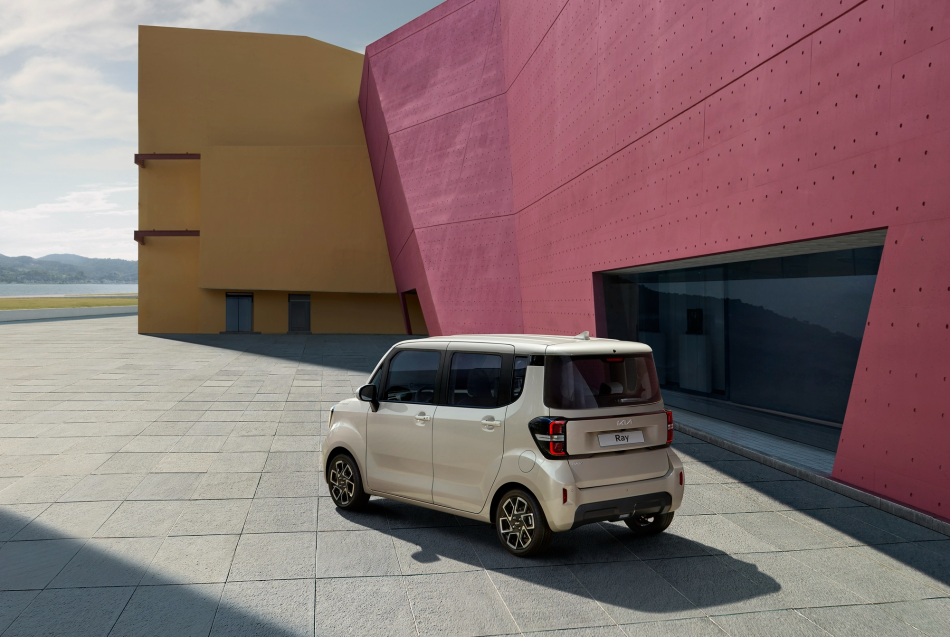 기아, 5년 만에 새옷 입은 ‘더 뉴 레이’ 공개