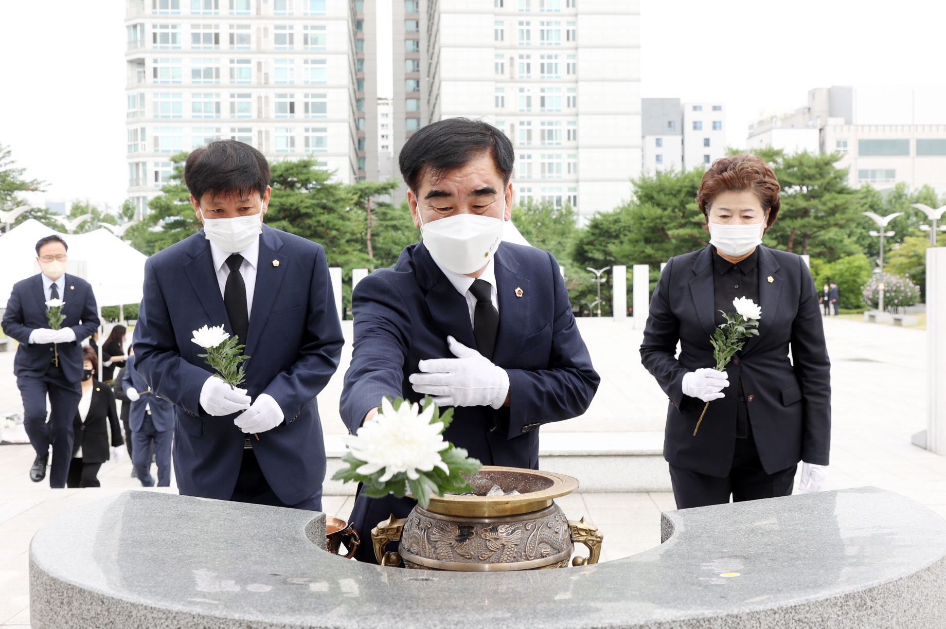 경기도의회 신임의장단 현충탑 참배