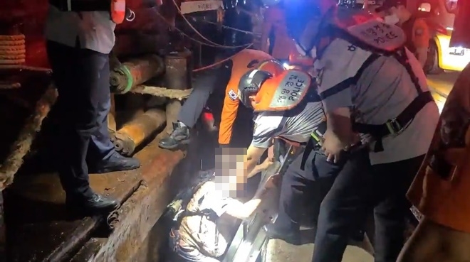 8월 11일 영도 라발스호텔 앞 해상 익수자 구조모습.(사진제공=부산해양경찰서)