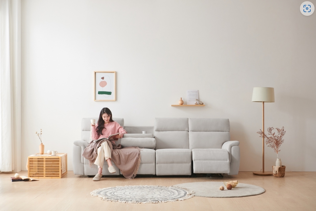 보니애가구 ‘홀란드 아쿠아텍스 패브릭 전동 리클라이너 소파 4인용'.(사진=한샘)