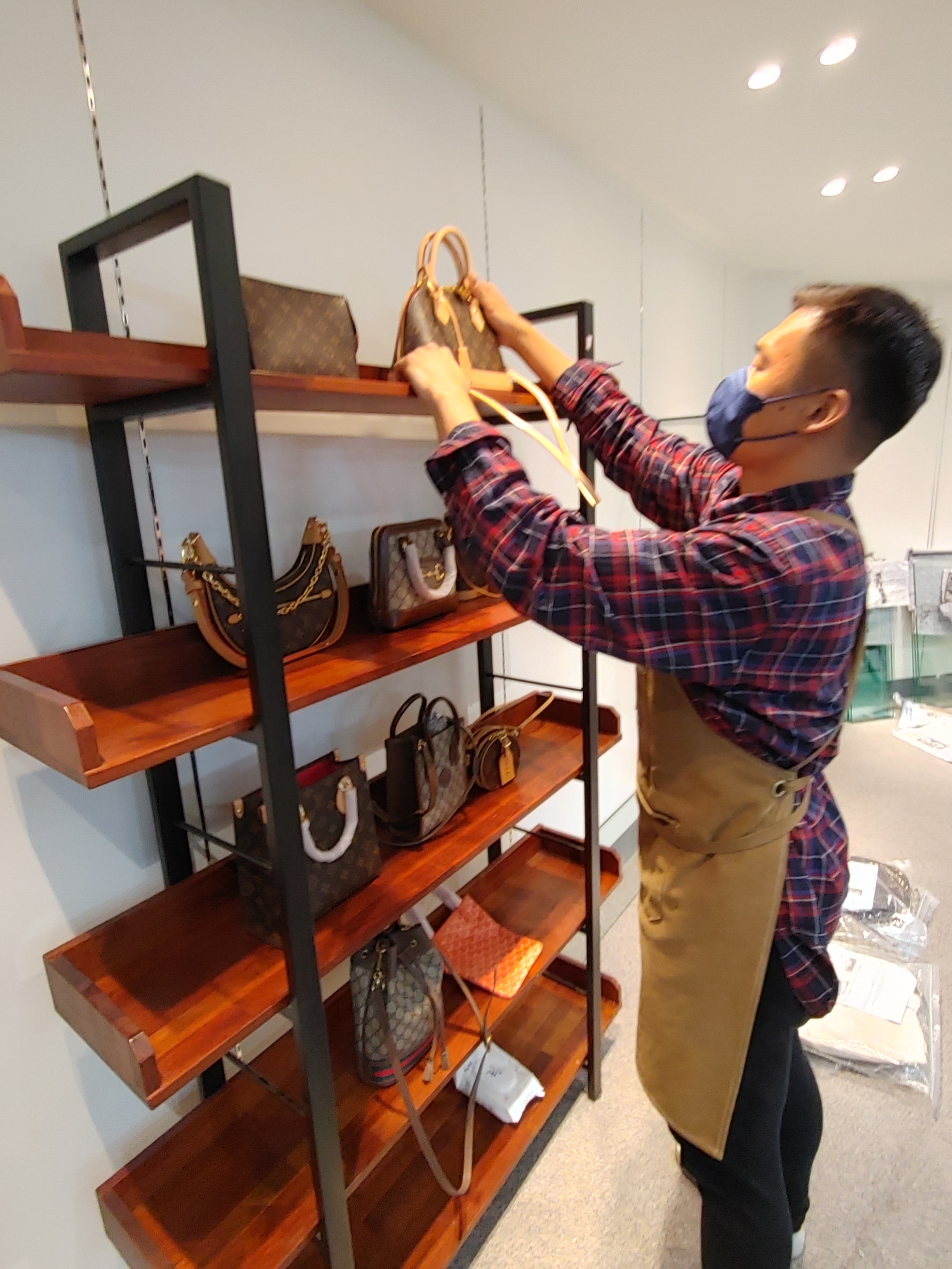 “인생 첫 명품 구입은 이렇게”…월드리페어, 첫 명품 구매 요령 안내