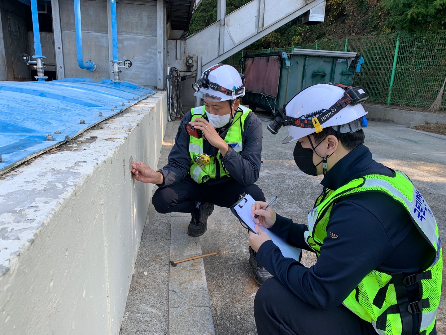 통영시 하수처리시설 합동안전점검 모습.(사진=국토안전관리원)