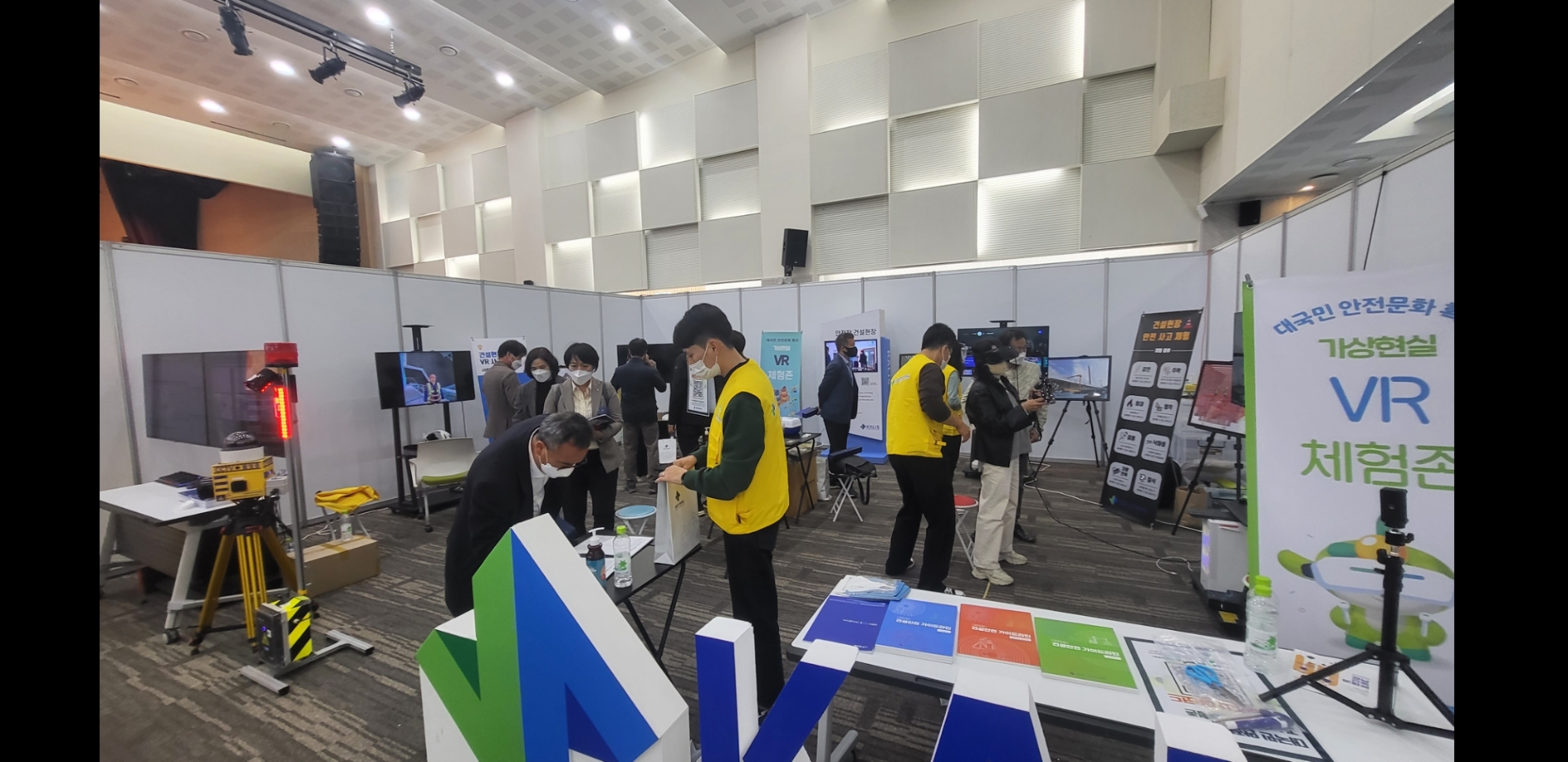 경상남도 건축문화제 부스 운영 모습.(사진=국토안전관리원)