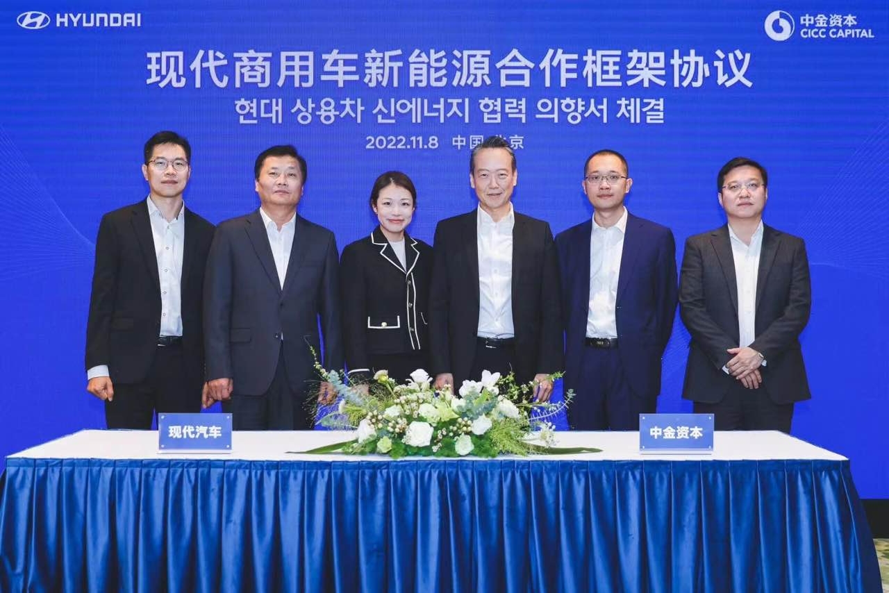 (왼쪽부터) HMGC 박주원 경영기획부장, HMGC 전병태 기획실장, CICC 싱이판 부총경리, HMGC 이혁준 전무, CCM 쉬중차오 총경리, CCM 자이잉 총경리.(사진=현대자동차)