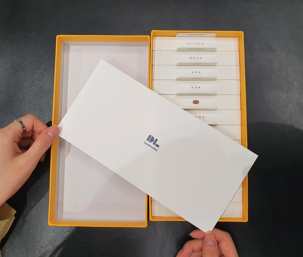 수능 응원 이벤트를 위한 선물 및 메시지.(사진=DL건설)