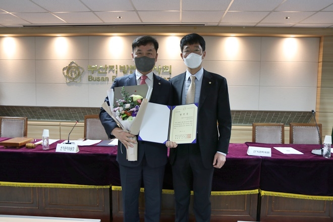 제59대 차기 회장에 선출된 염정욱 변호사.(사진제공=부산지방변호사회)