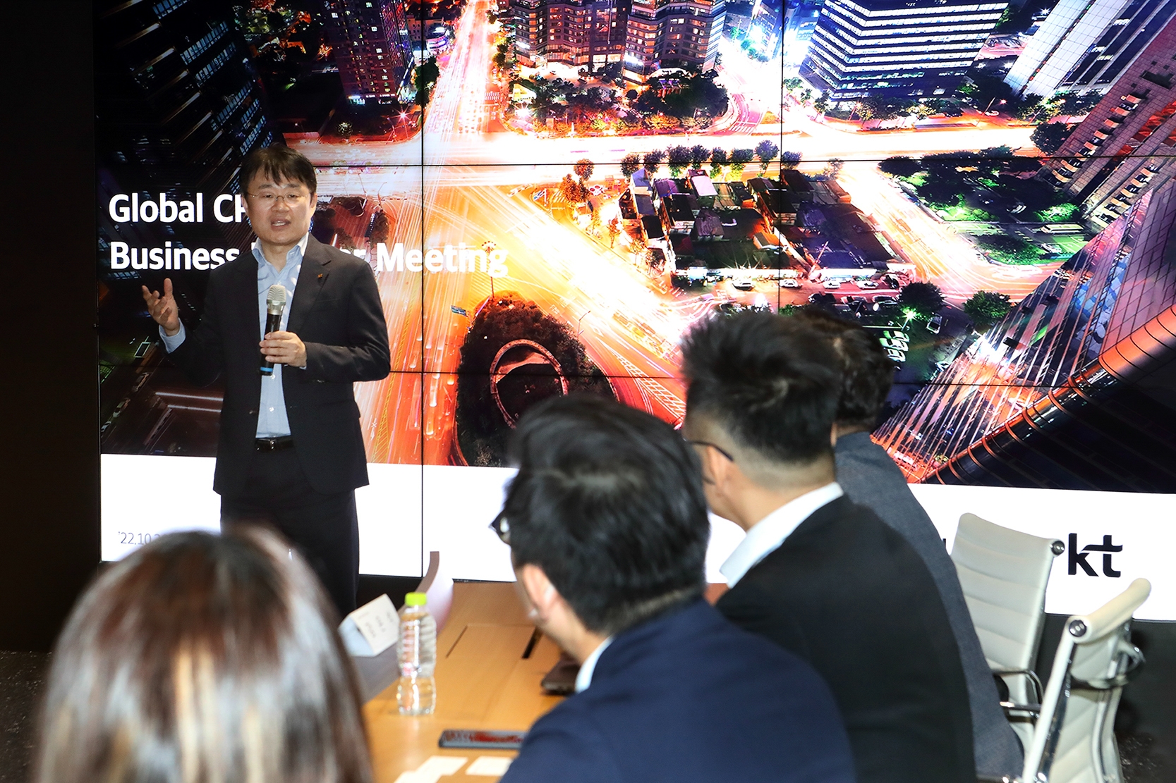 26일 진행된 보니지와의 협력 체결식에서 KT 민혜병 Enterprise서비스DX본부장이 KT의 CPaaS 사업 전략 등에 대해 소개하는 모습. 사진=KT