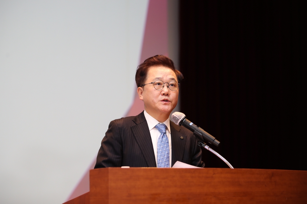 산업은행 강석훈 회장이 2일 시무식에서 2023년 신년사를 전하고 있다. 사진=산업은행