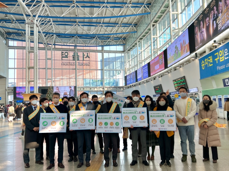 [기업사회활동] 동서발전, 서울역서 에너지 위기 극복 범국민 거리 캠페인 실시
