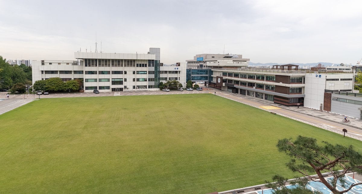 구청사 잔디마당
