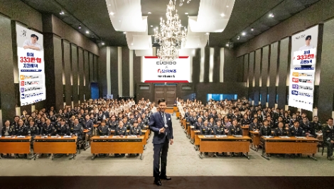 쿠쿠보람 런칭 설명회에서 이창우 보람그룹 수석대표가 전국 관할 지역 센터장들에게 업무제휴 관련 의의와 미래비전을 제시하고 있다. 사진=보람그룹