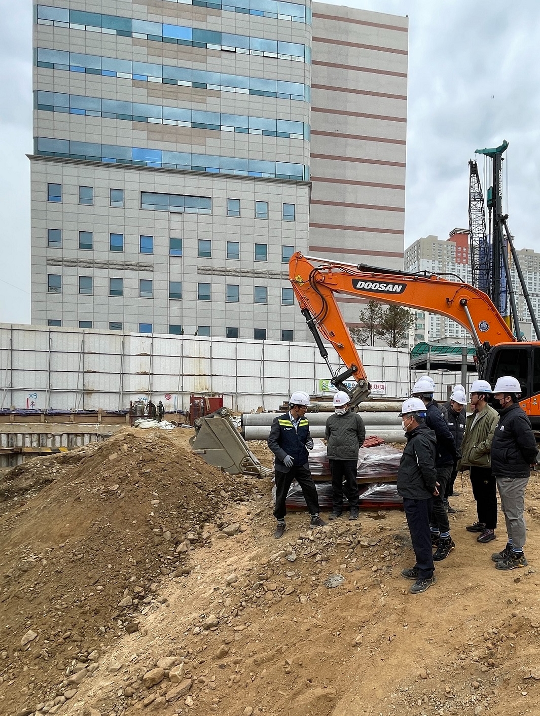 광주광역시 동구 아파트 신축공사 안전코칭 모습. (사진=국토안전관리원)