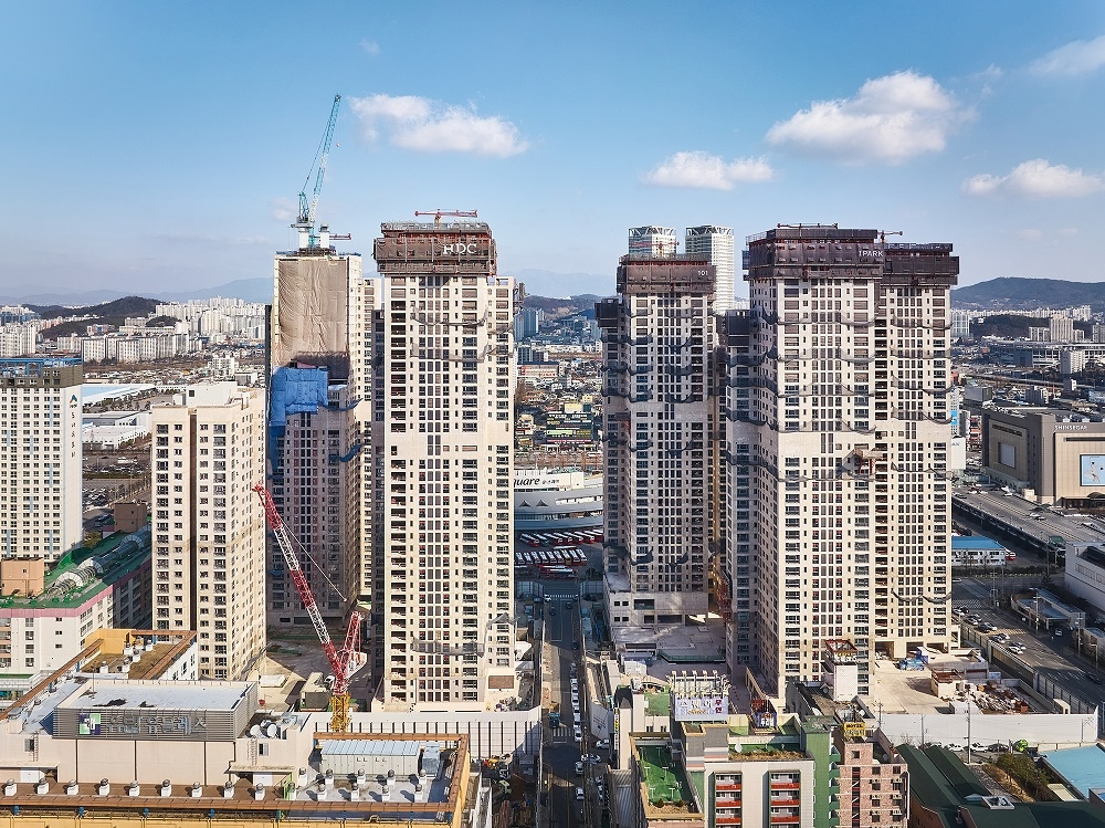 외벽 안정화 작업을 마치고 본격 해체를 앞둔 A1현장 전경.(사진=HDC현대산업개발)