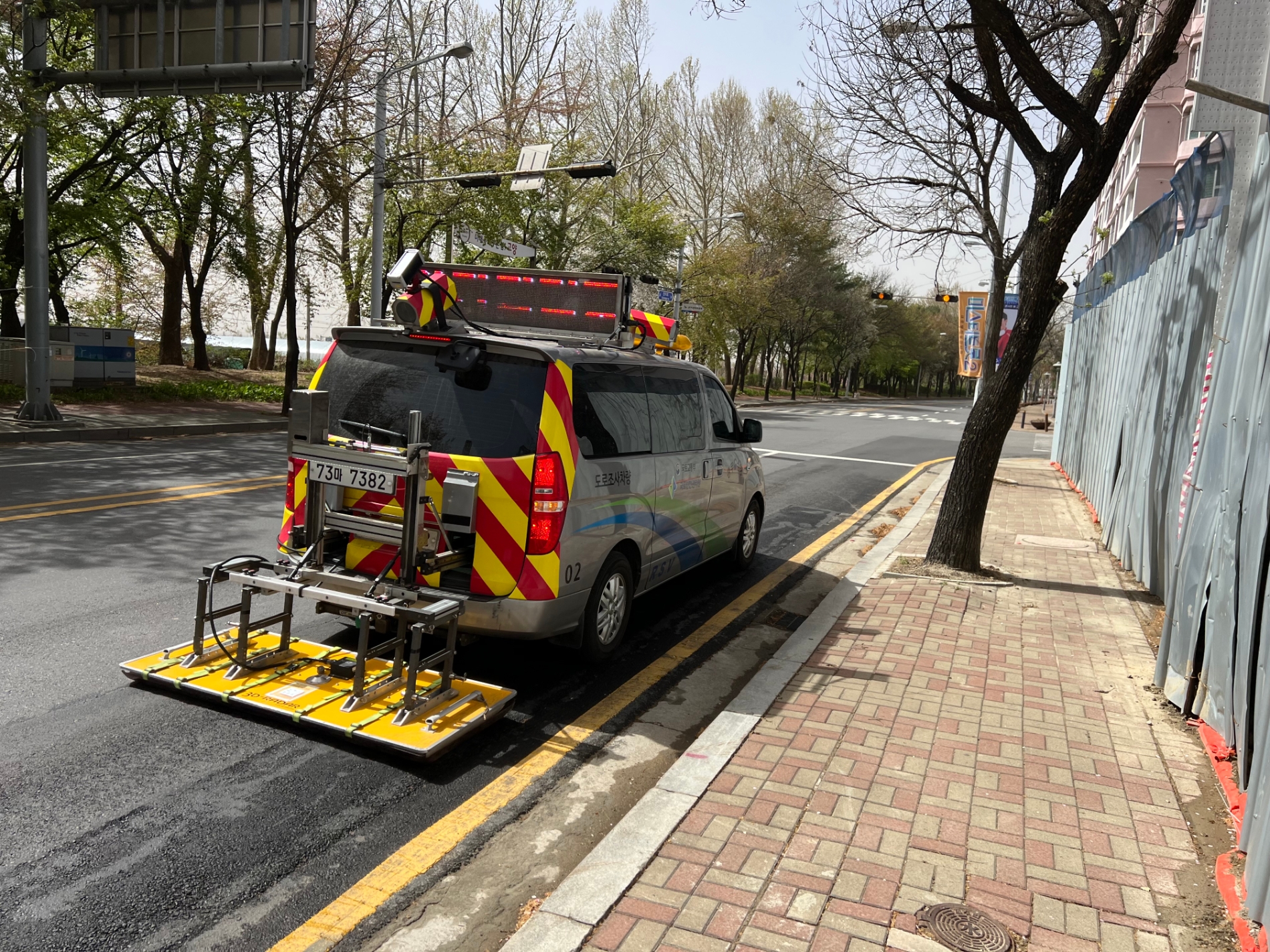 지반침하 취약지역의 긴급 지반탐사를 위한 차량 이동형 지표투과레이더(GPR) 모습.(사진=국토안전관리원)