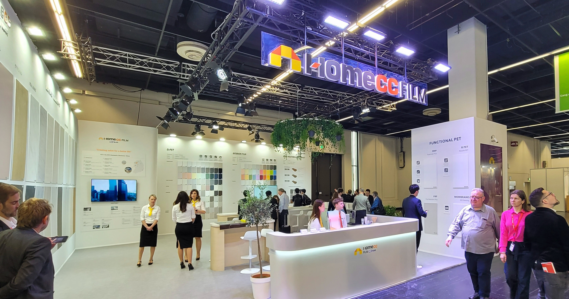 독일 쾰른에서 열린 ‘인터줌 2023’에 마련된 kcc글라스 홈씨씨 인테리어 부스 전경.(사진=KCC글라스)