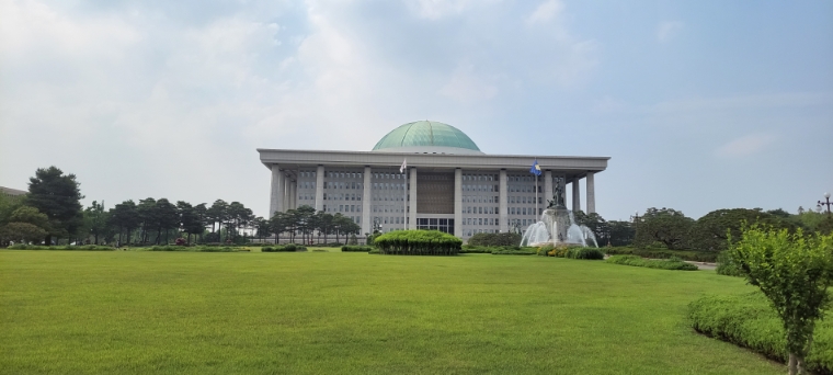 사진=국회 본관 (이상욱 기자 촬영)