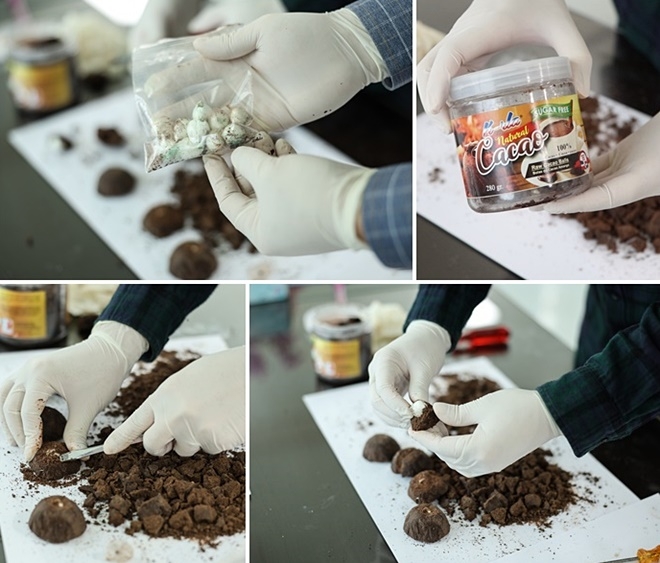 초콜릿 안에 은닉된 코카인을 확인하고 있다.(사진제공=부산본부세관)