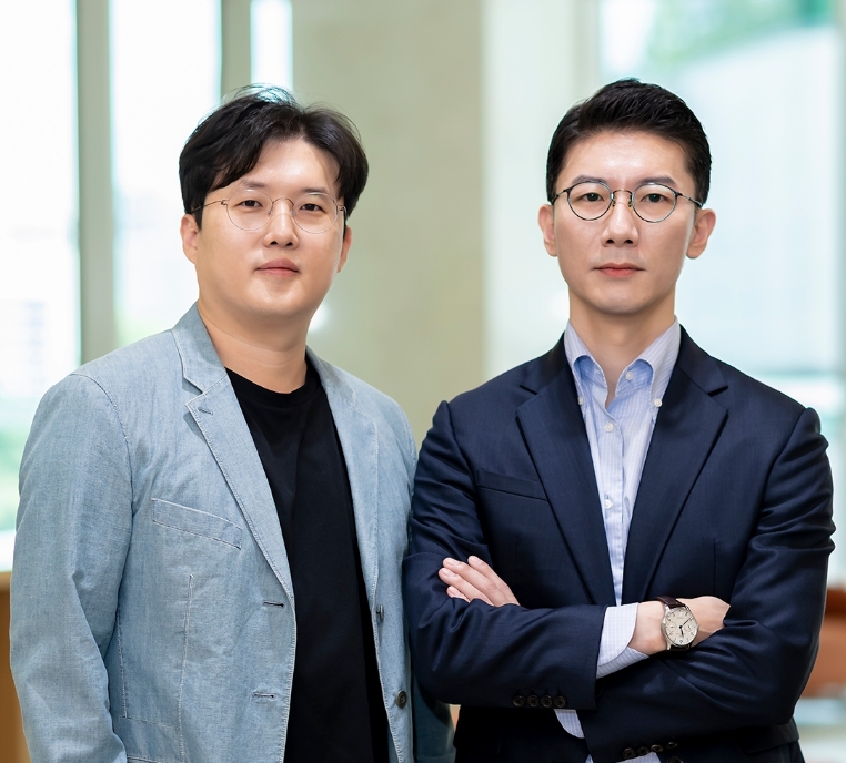 분당서울대병원 신경외과 김택균 교수(좌), 제주대병원 신경외과 주진덕 교수(우). 사진=분당서울대병원