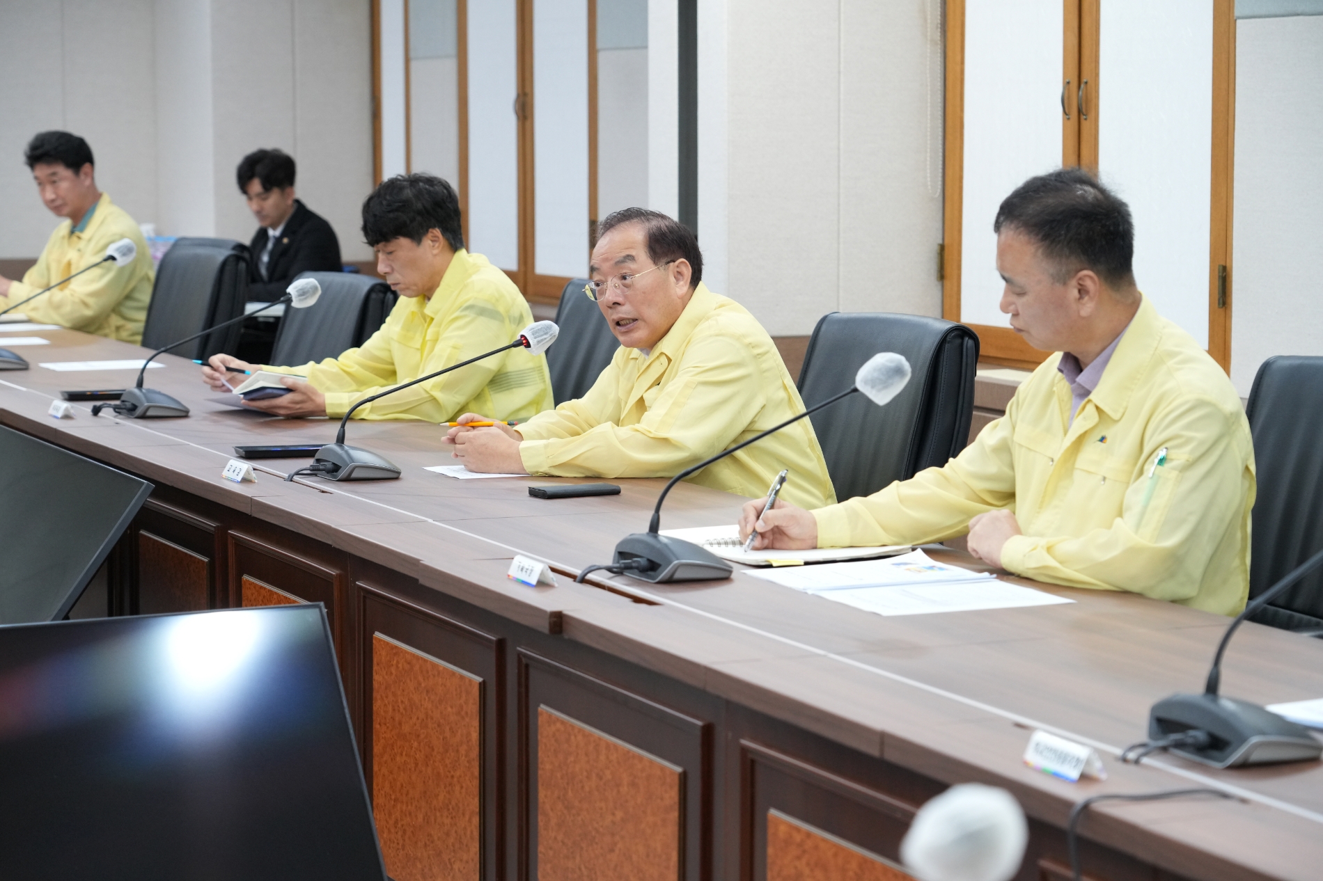 하윤수 부산교육감이 9일 오전 재난대응 상황점검회의를 주재하고 있다.(사진제공=부산교육청)